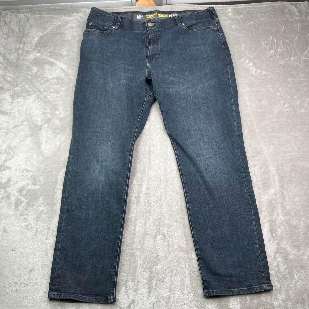 Lee Extreme Motion MVP Jeans Mens 42x32 Dark Wash Straight Fit Tapered Leg